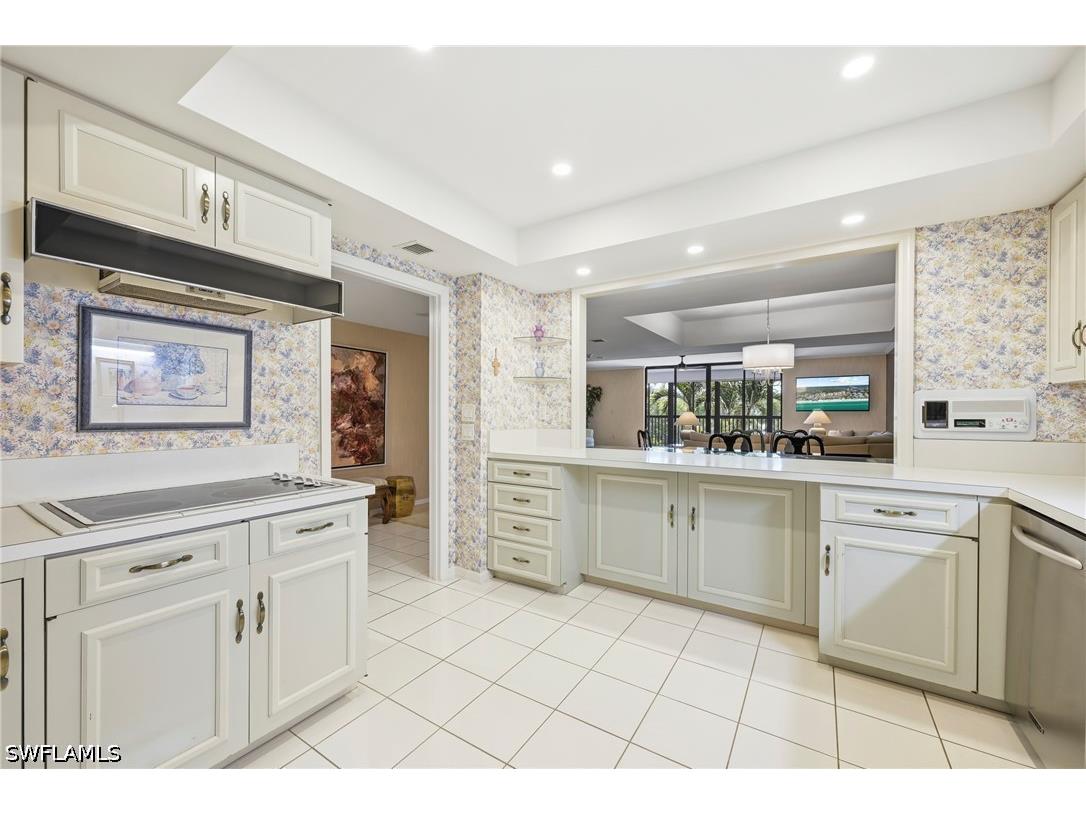 6075 Pelican Bay Boulevard #201 Naples FL 34108 226014138 image8