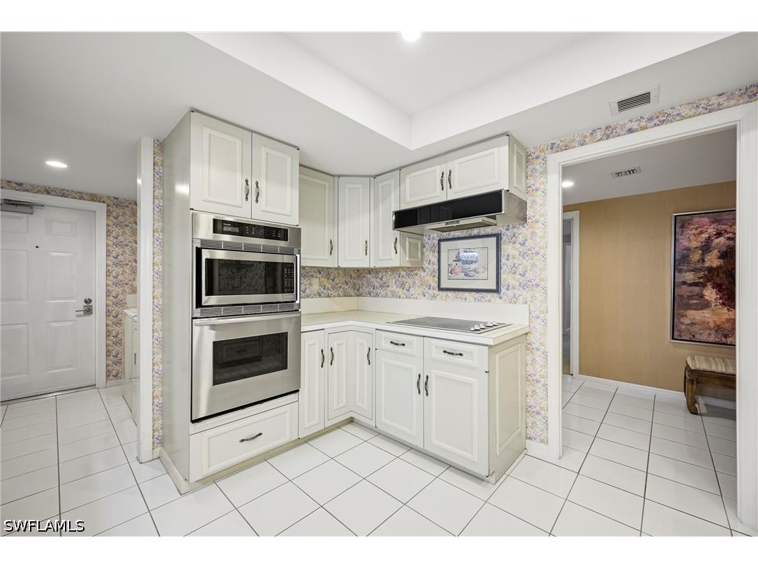 6075 Pelican Bay Boulevard #201 Naples FL 34108 226014138 image9