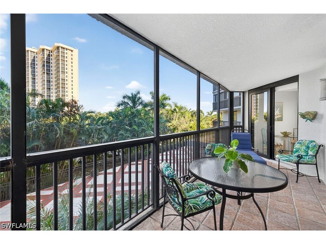 6075 Pelican Bay Boulevard #204 Naples FL 34108 226022603 image1