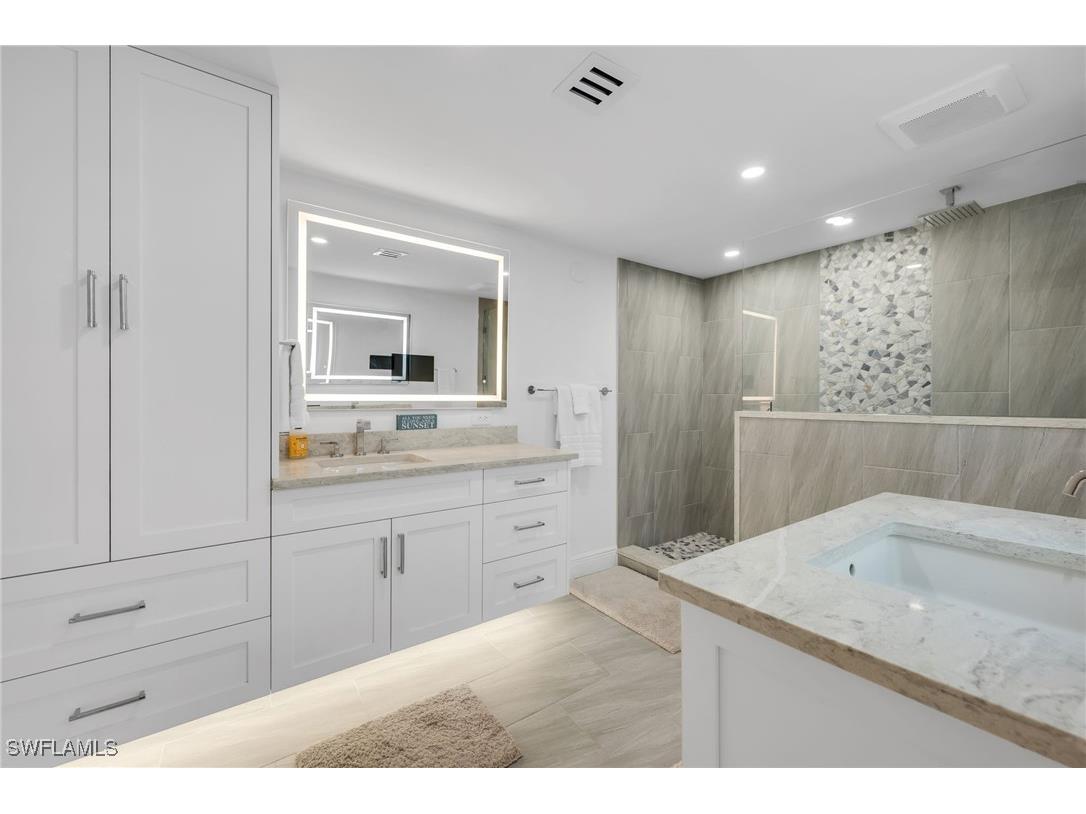6075 Pelican Bay Boulevard #303 Naples FL 34108 226002381 image1