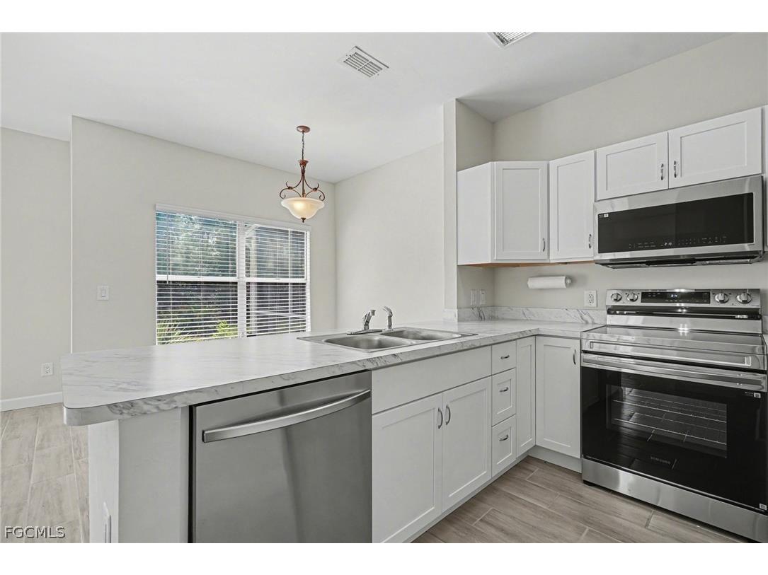 6081 Lake Front Drive Fort Myers FL 33908 2026012322 image12