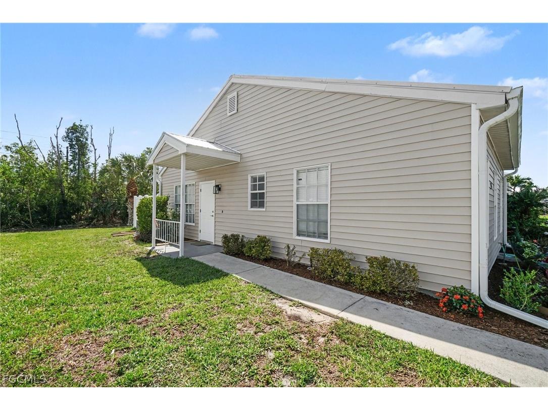 6081 Lake Front Drive Fort Myers FL 33908 2026012322 image3