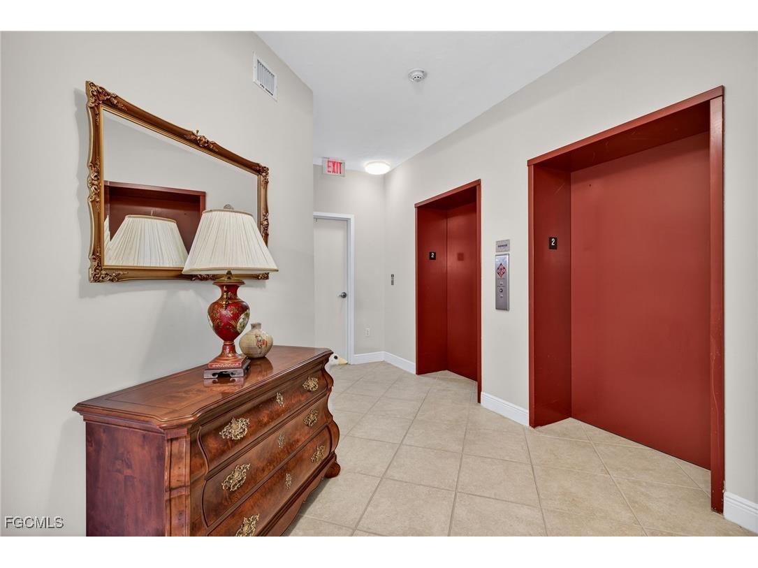 6081 Silver King Boulevard #202 Cape Coral FL 33914 2025019092 image4