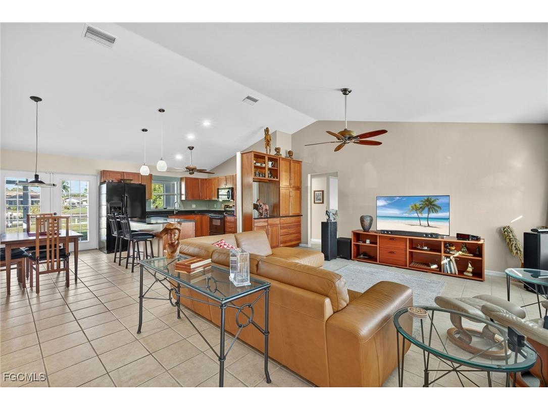 609 SE 17th Street Cape Coral FL 33990 2025020028 image2