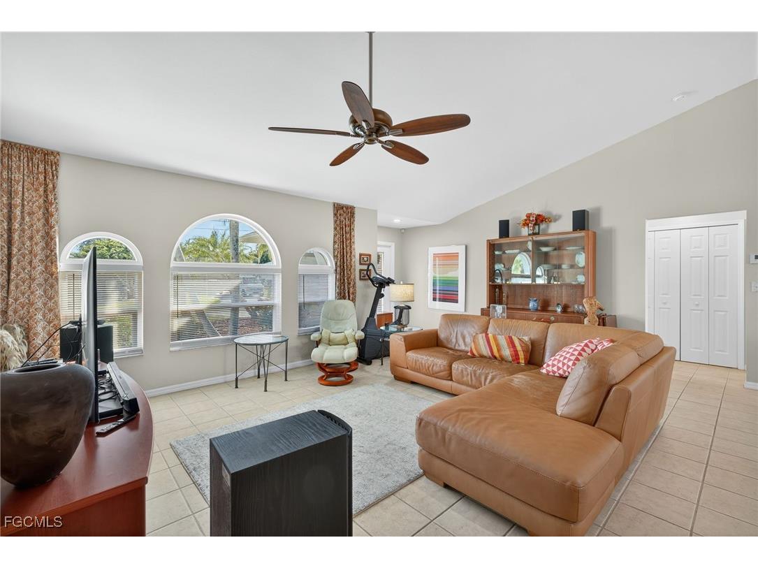 609 SE 17th Street Cape Coral FL 33990 2025020028 image4