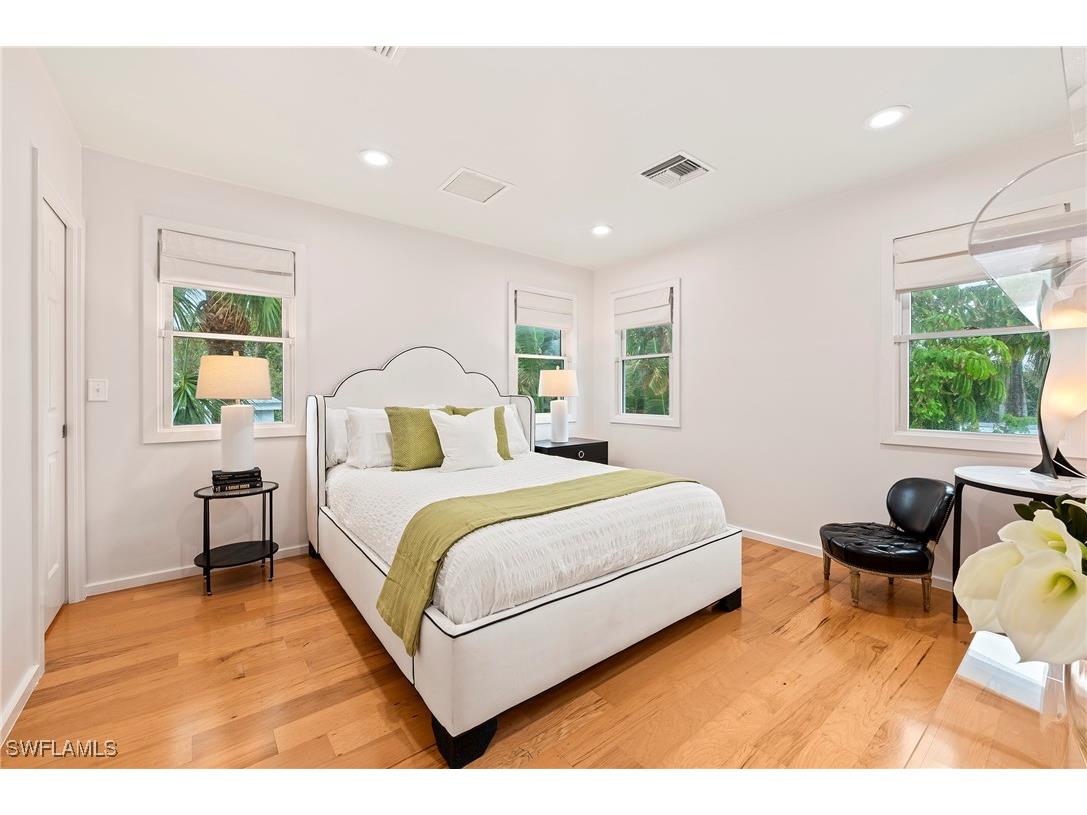 61 12th Avenue S Naples FL 34102 225068073 image32