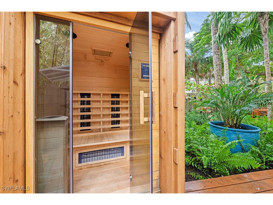 61 12th Avenue S Naples FL 34102 225068073 image37