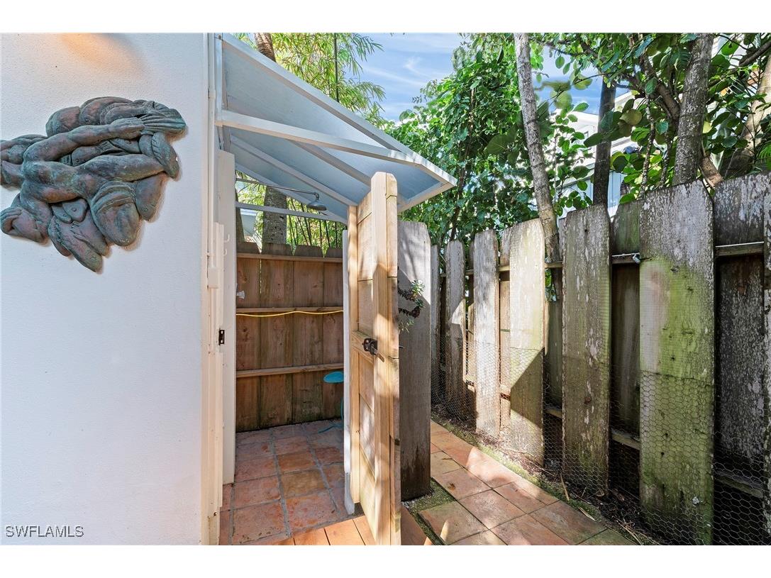 61 12th Avenue S Naples FL 34102 225068073 image38