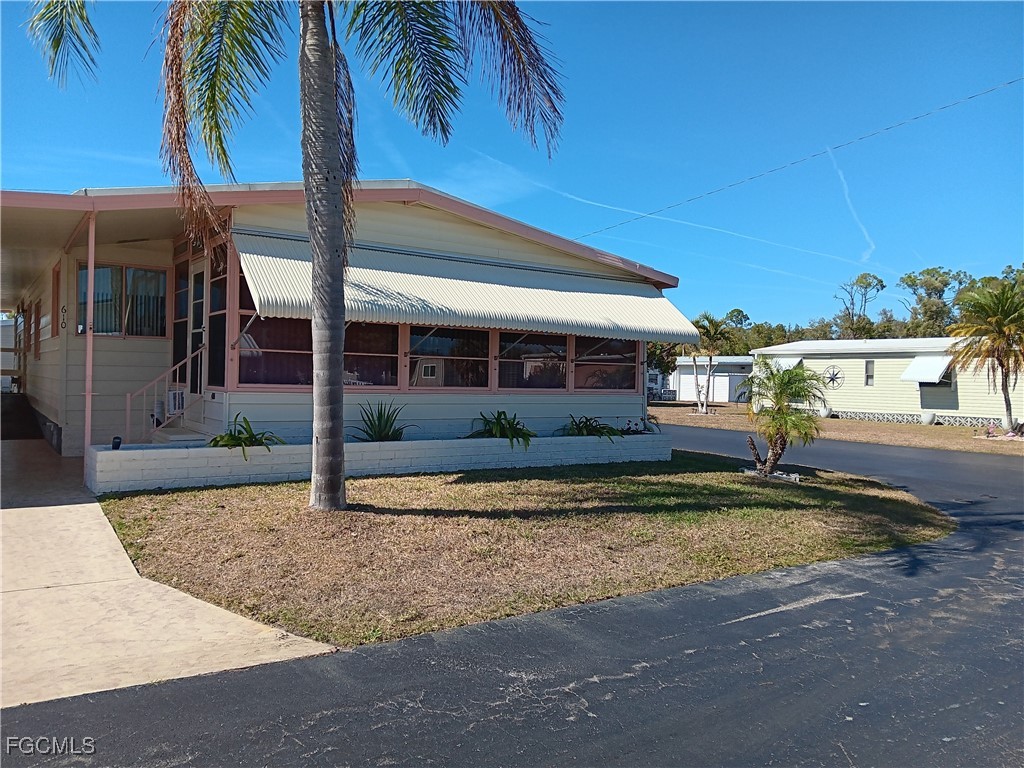 610 Friendly Place North Fort Myers FL 33917 2026003829 image1