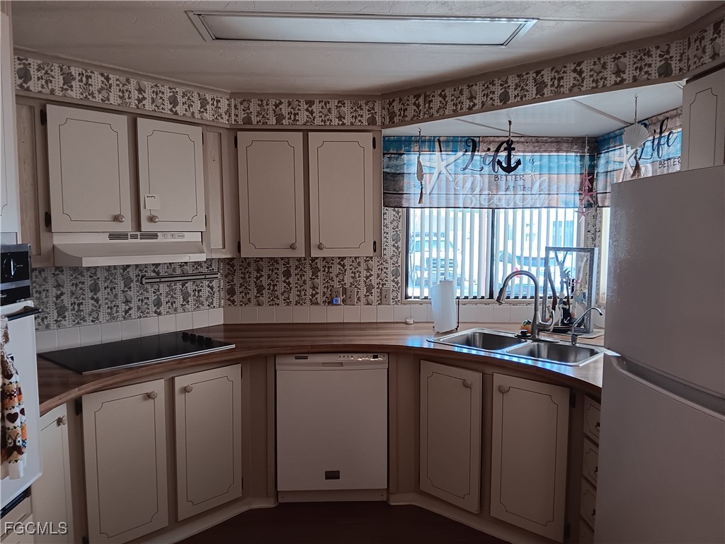 610 Friendly Place North Fort Myers FL 33917 2026003829 image10