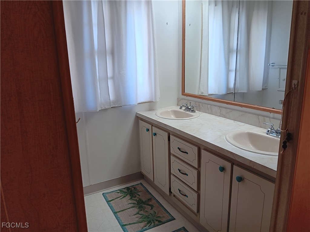 610 Friendly Place North Fort Myers FL 33917 2026003829 image4