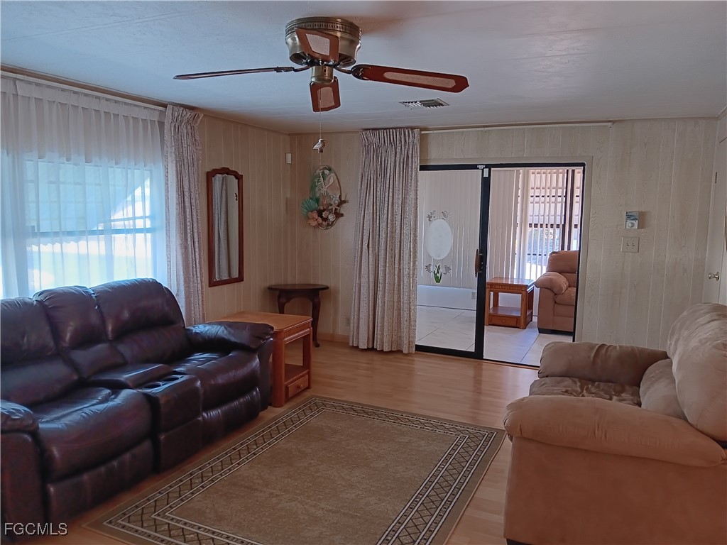 610 Friendly Place North Fort Myers FL 33917 2026003829 image5