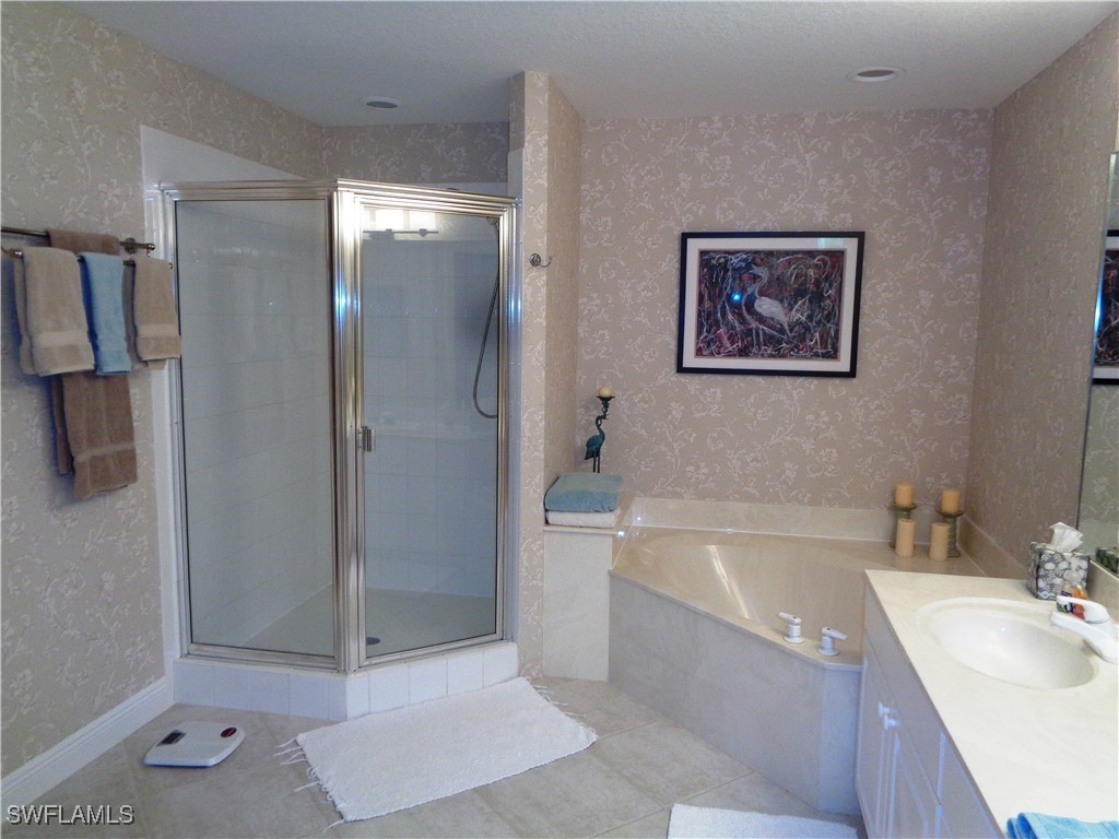 610 Laguna Royale Boulevard #1002 Naples FL 34119 225059135 image33