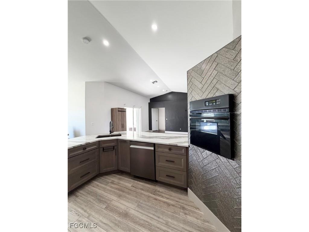 610 SE 21st Lane Cape Coral FL 33990 2025021900 image2