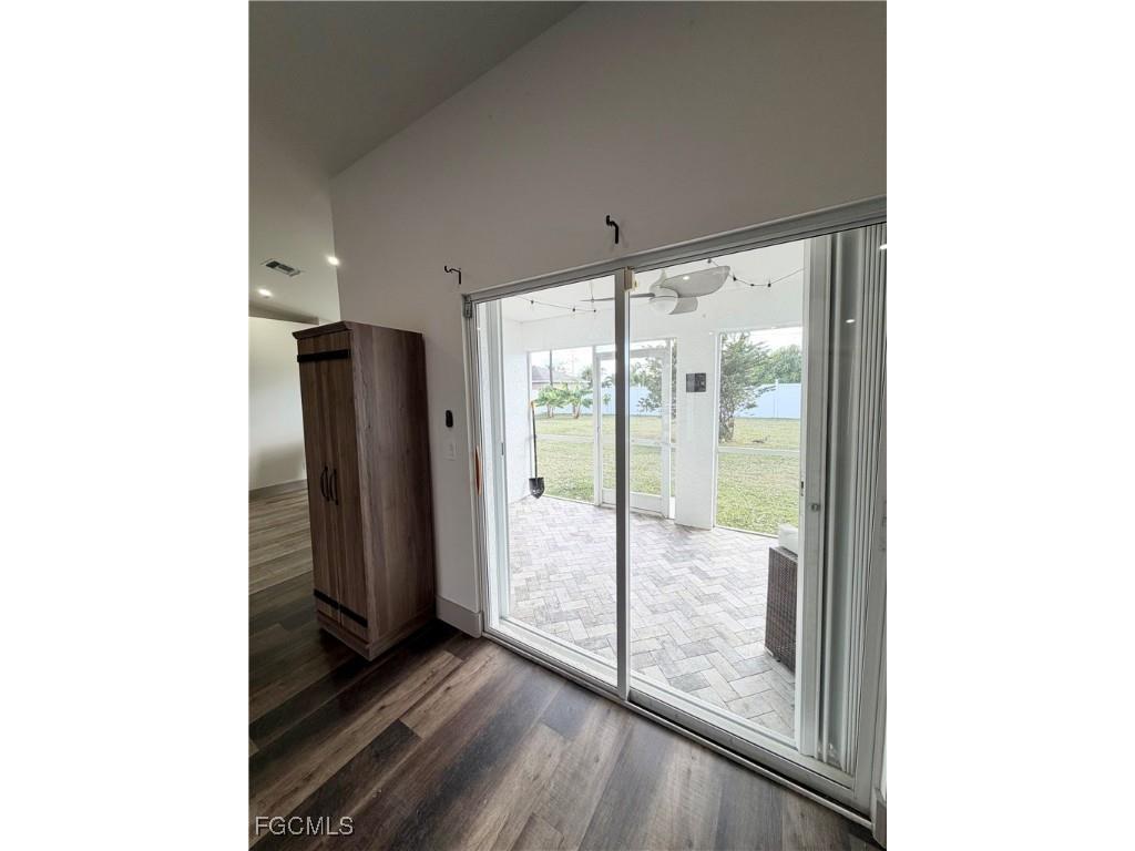 610 SE 21st Lane Cape Coral FL 33990 2025021900 image25