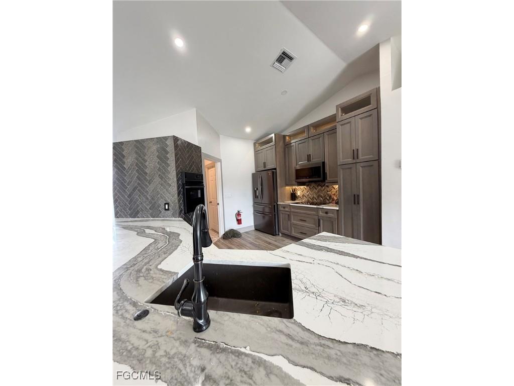 610 SE 21st Lane Cape Coral FL 33990 2025021900 image30