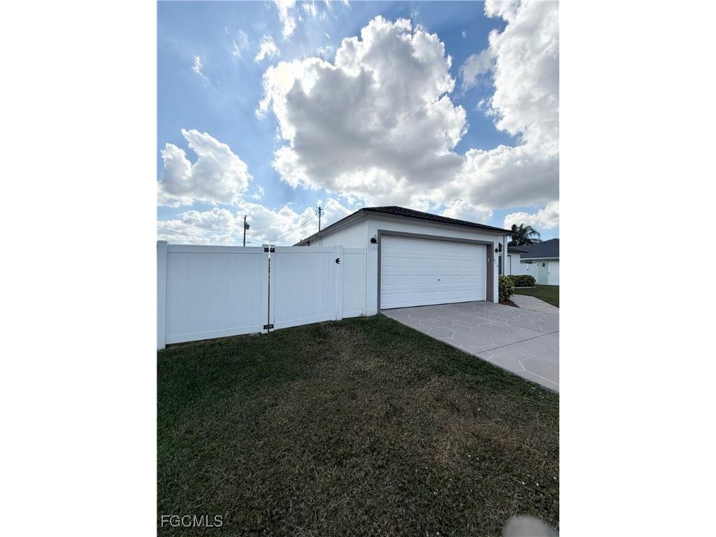 610 SE 21st Lane Cape Coral FL 33990 2025021900 image8