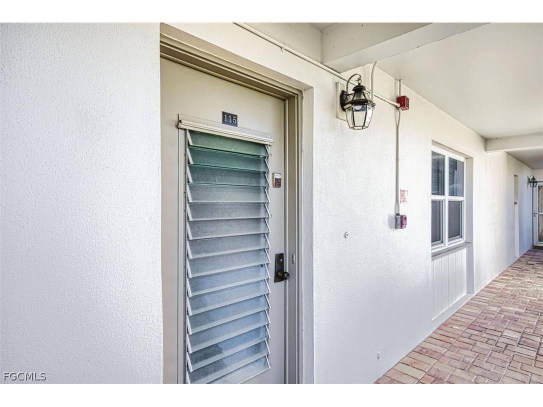 6102 Augusta Drive #115 Fort Myers FL 33907 2026008165 image6
