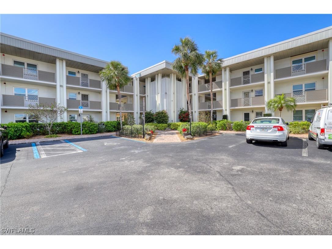 6102 Augusta Drive #202 Fort Myers FL 33907 223011791 image1