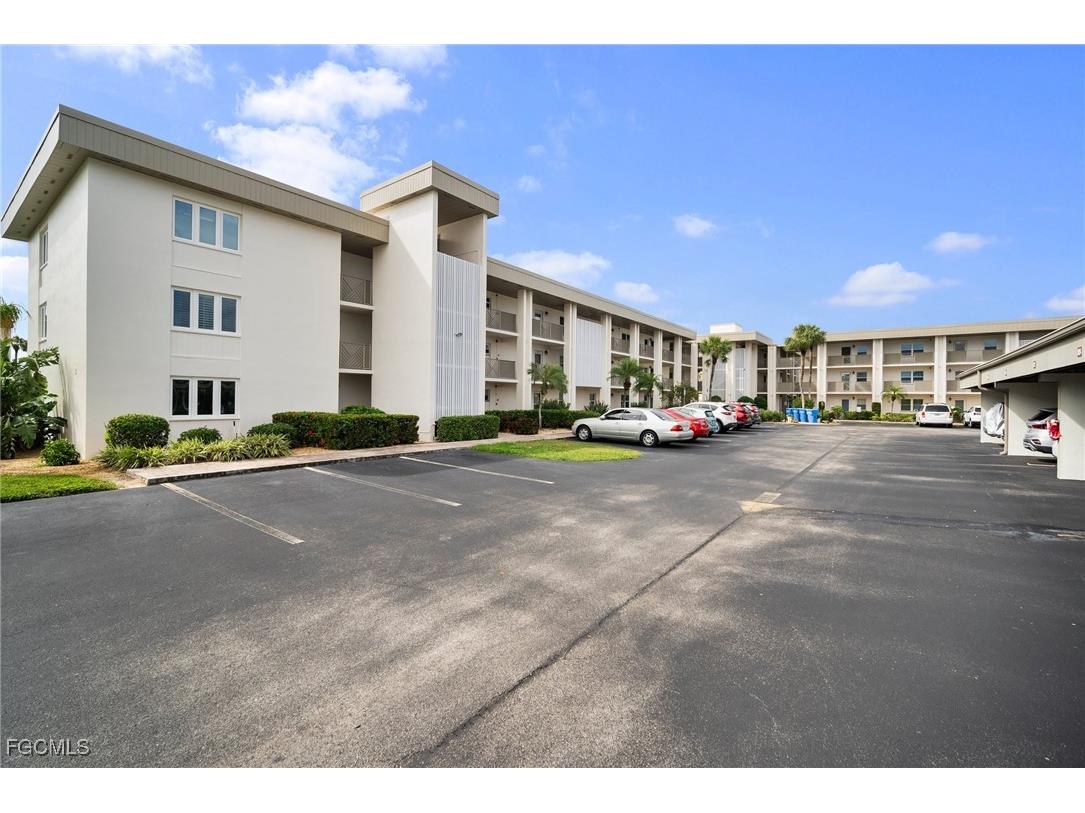 6102 Augusta Drive #302 Fort Myers FL 33907 2025010128 image2