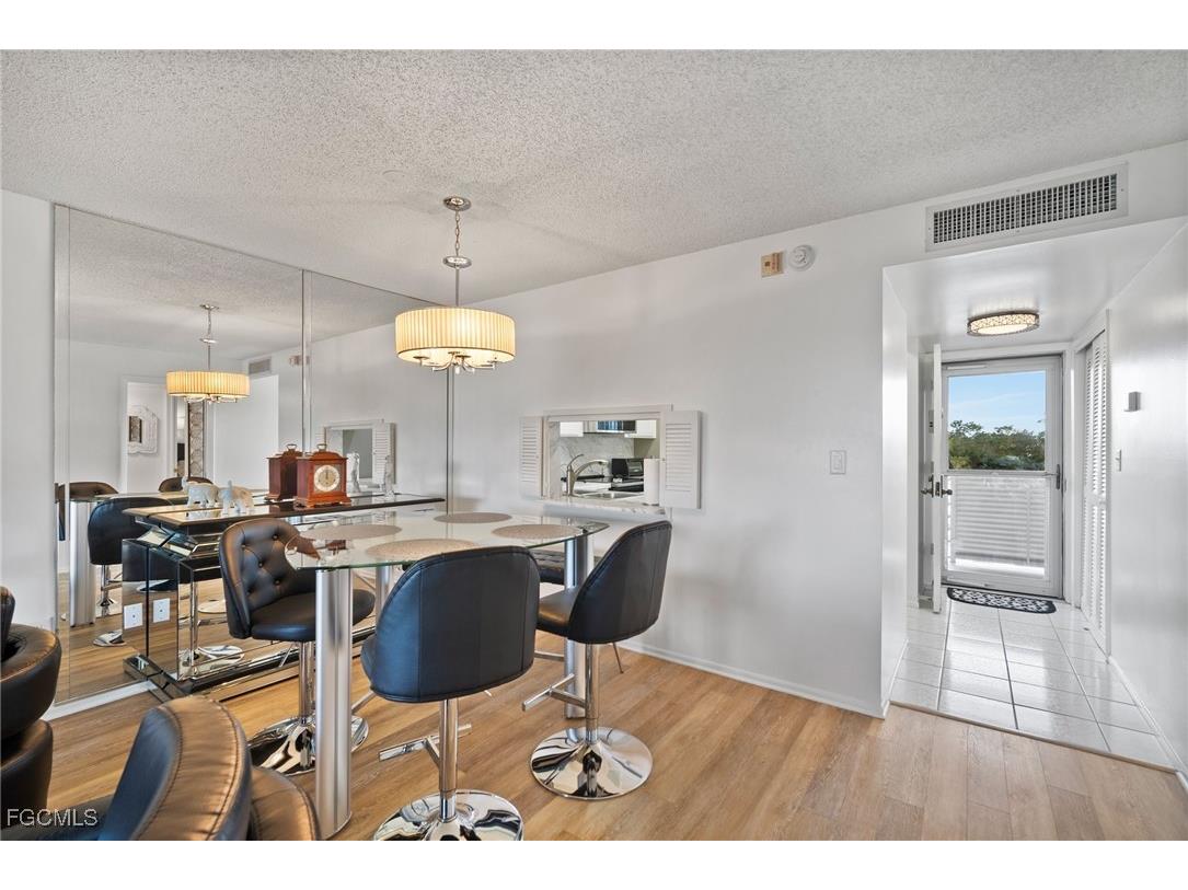 6102 Augusta Drive #302 Fort Myers FL 33907 2025010128 image8