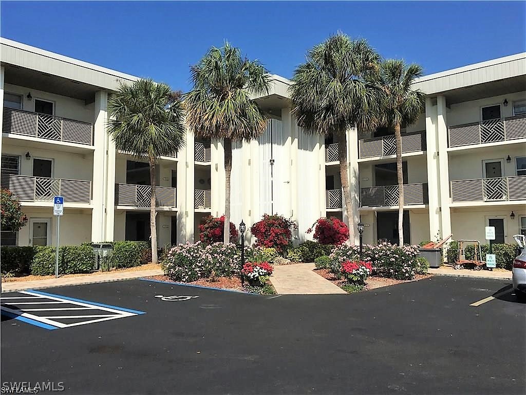 6102 Augusta Drive #302 Fort Myers FL 33907 224032680 image1