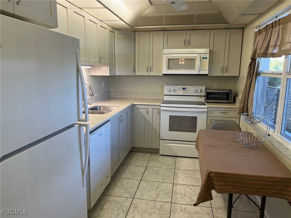 6102 Augusta Drive #307 Fort Myers FL 33907 2025026178 image3