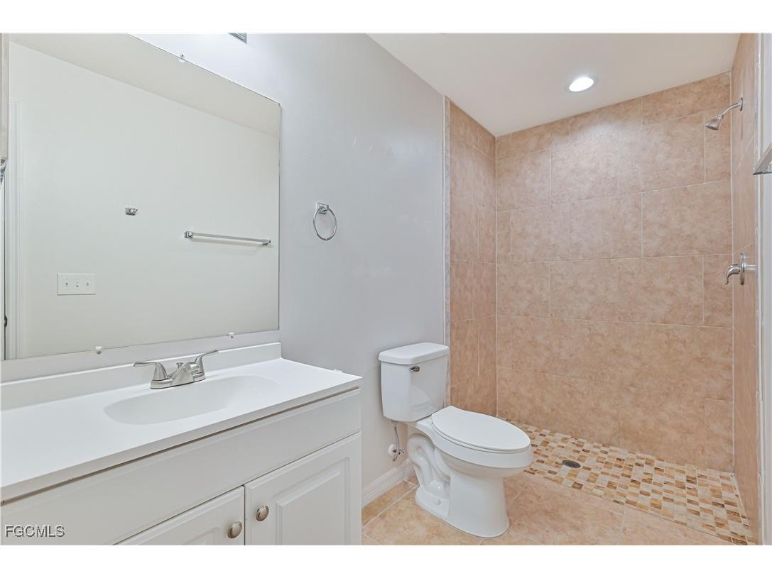 611/613 SE 14th Street Cape Coral FL 33990 2025023925 image16