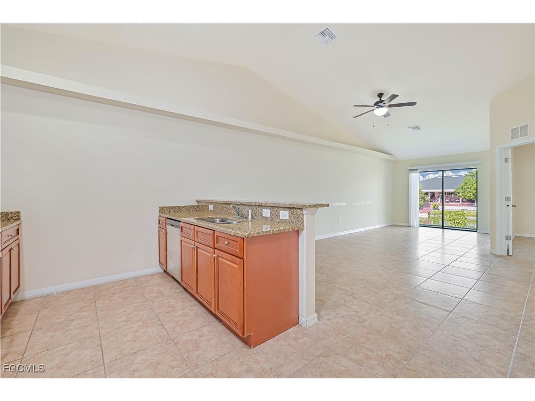 611/613 SE 14th Street Cape Coral FL 33990 2025023925 image3