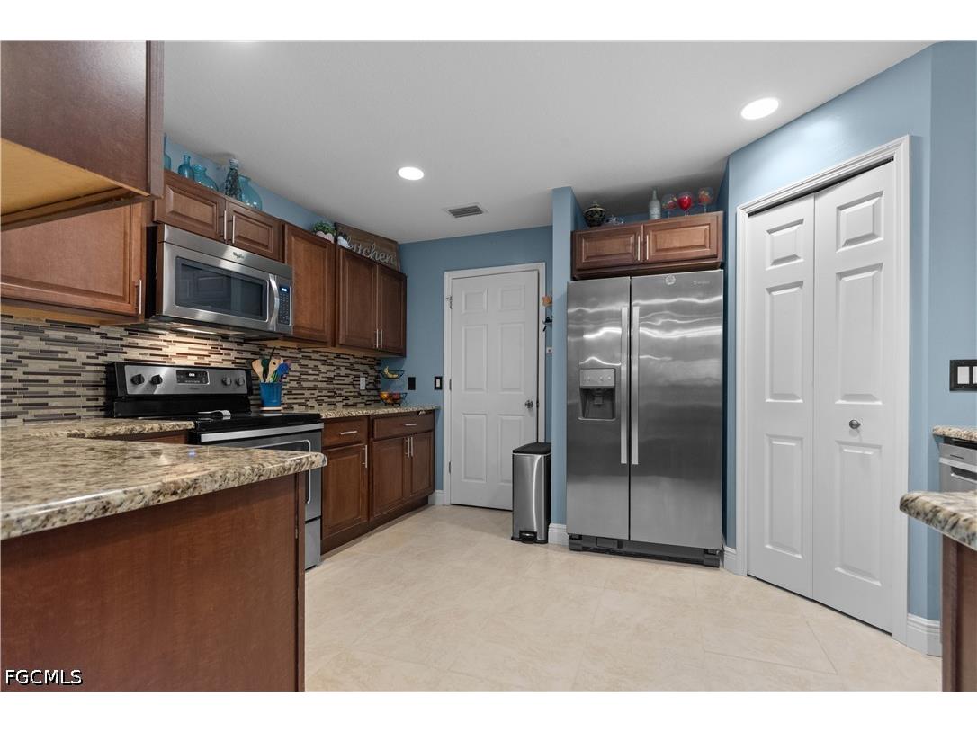 611 Cleveland Avenue Lehigh Acres FL 33972 2026016182 image3