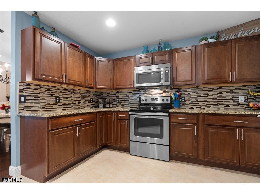 611 Cleveland Avenue Lehigh Acres FL 33972 2026016182 image4