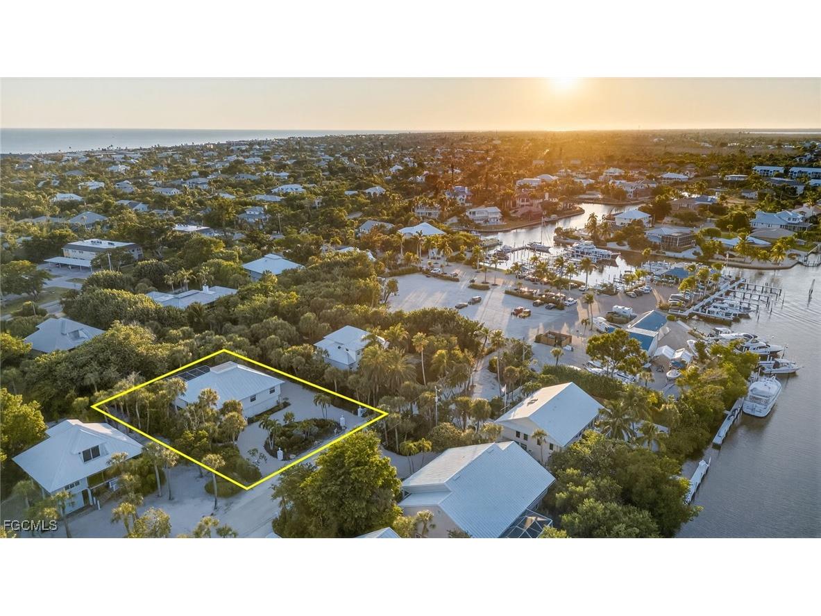 611 N Yachtsman Drive Sanibel FL 33957 2025020967 image1