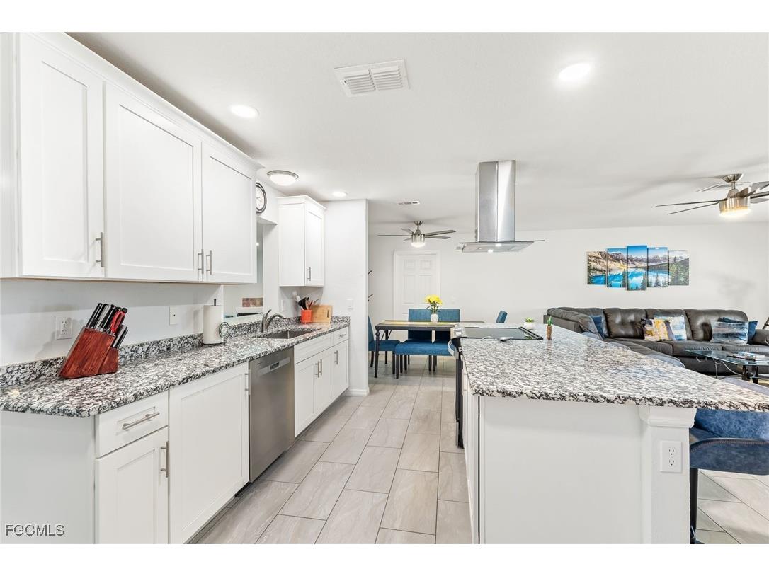 6118 Park Road Fort Myers FL 33908 2025013112 image2