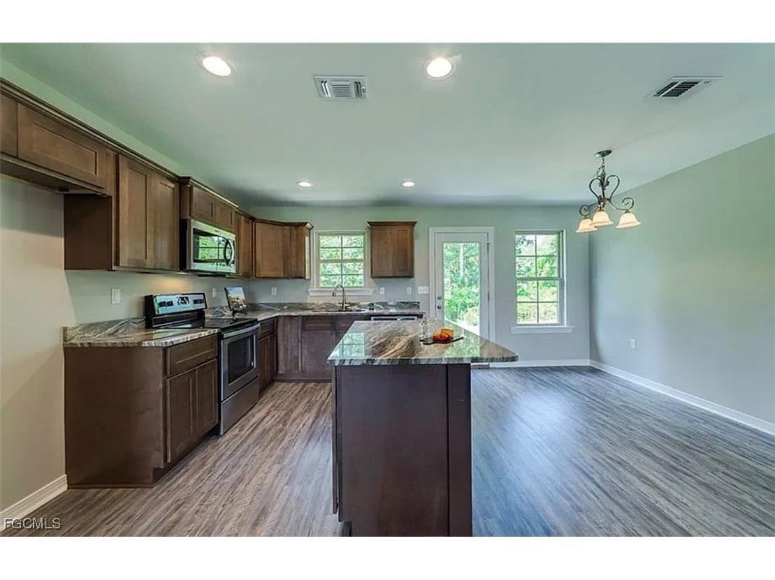 6123 Hendley Court Fort Myers FL 33905 2025010687 image8