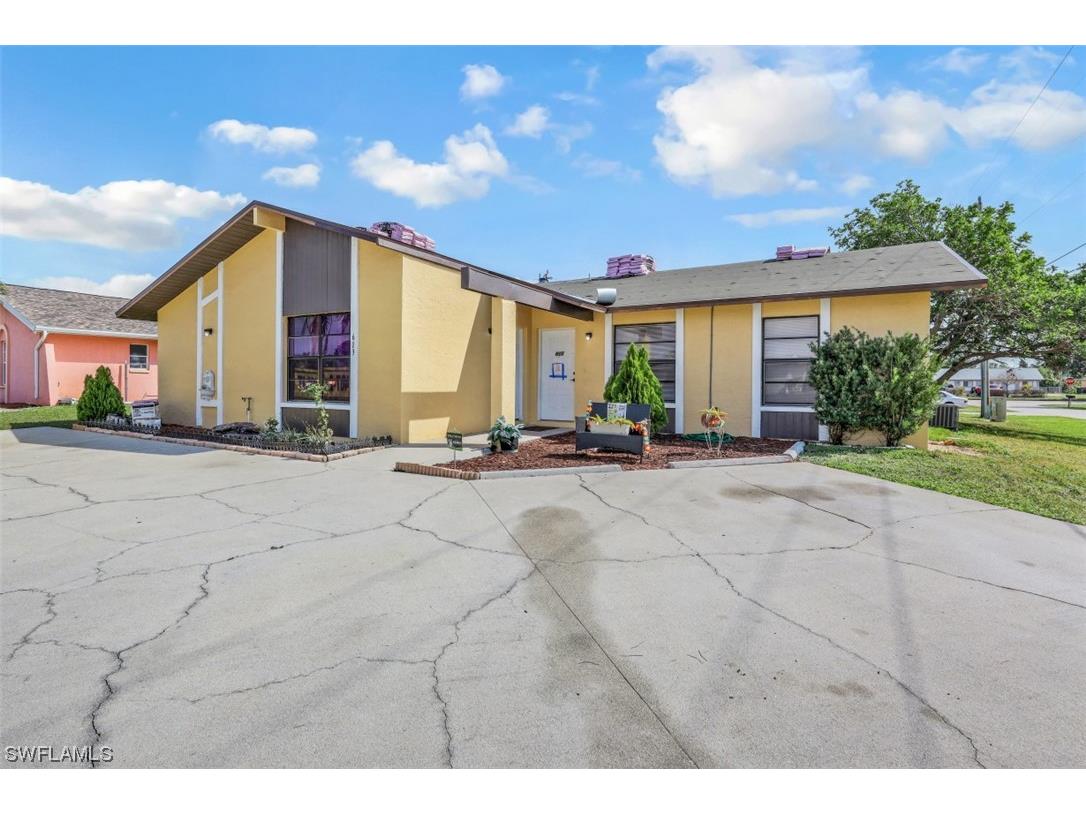 613-615 SE 23rd Place Cape Coral FL 33990 223014436 image1