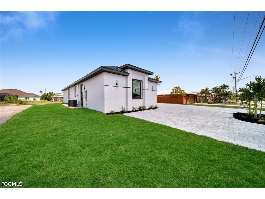 613 Gleason Parkway Cape Coral FL 33914 2026012378 image4