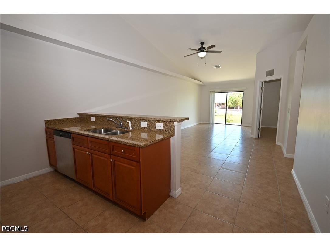 613 SE 14th Street Cape Coral FL 33990 2026020645 image3