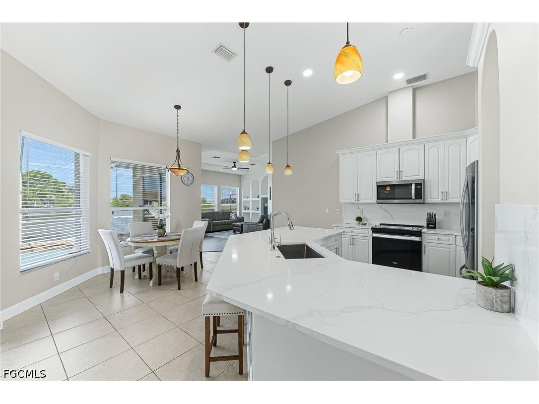 613 SE 4th Place Cape Coral FL 33990 2026023055 image10
