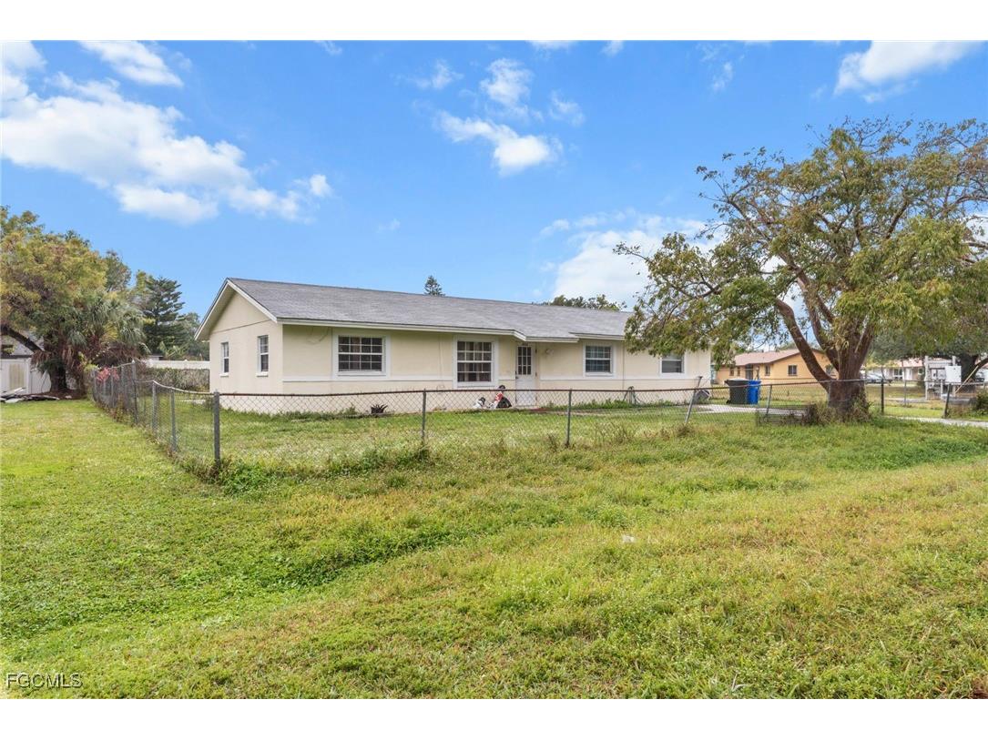 6135 Markland Avenue Fort Myers FL 33916 2025003674 image1