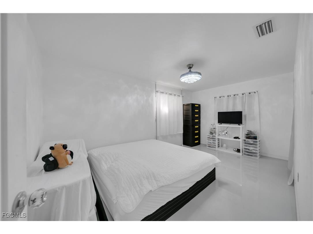 614 Carolina Avenue Fort Myers FL 33905 2025020201 image11