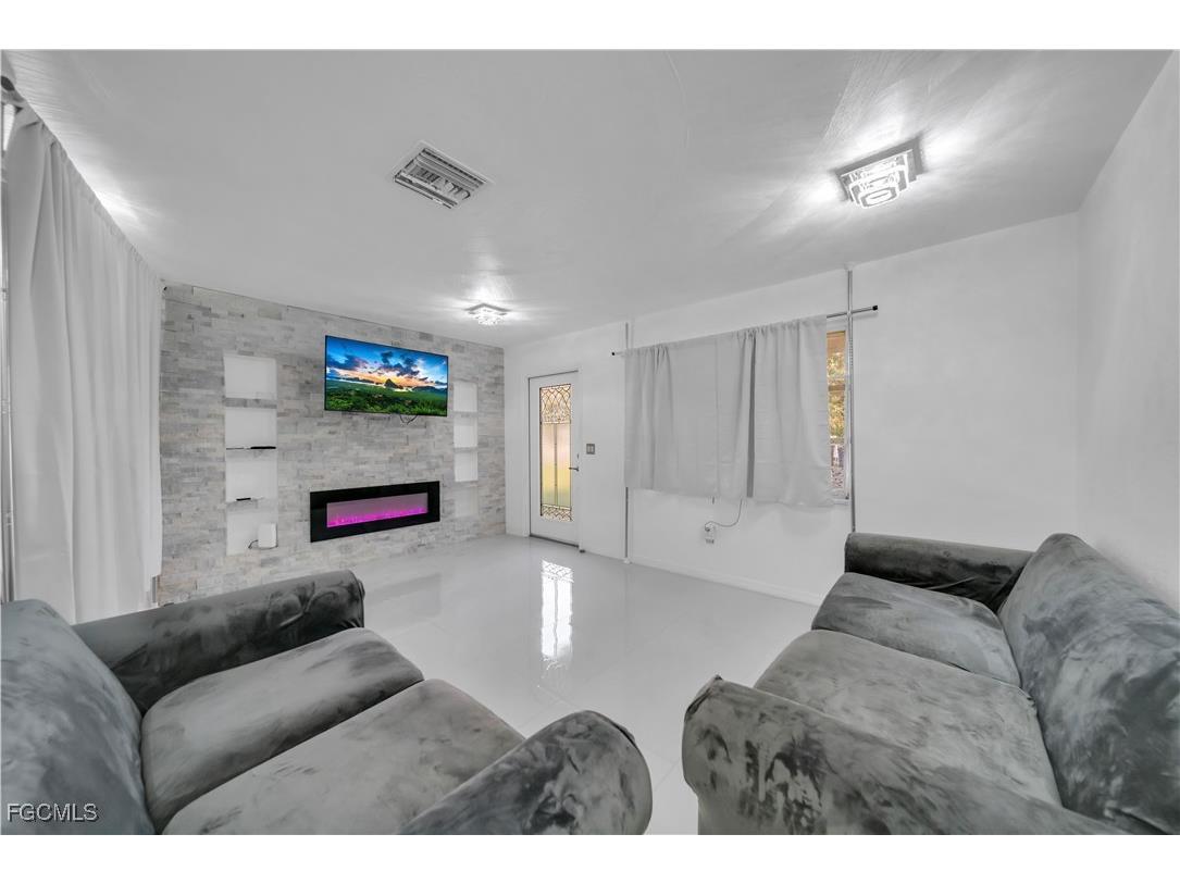 614 Carolina Avenue Fort Myers FL 33905 2025020201 image6