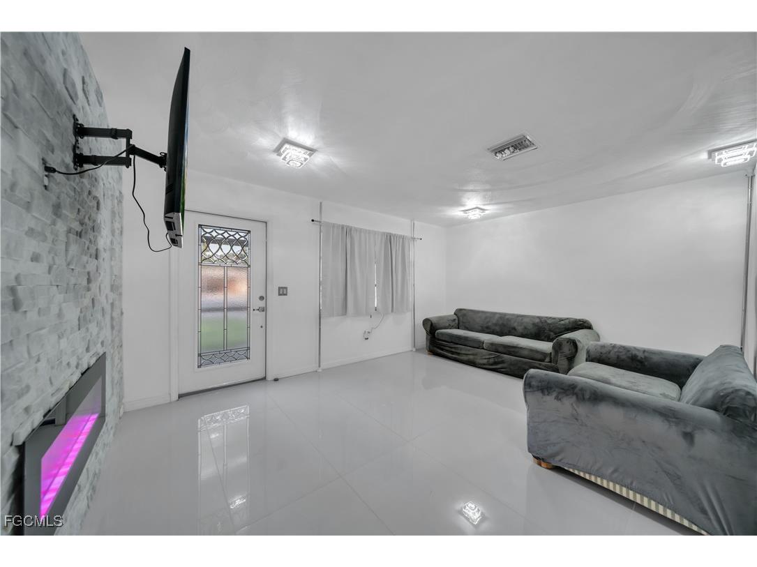 614 Carolina Avenue Fort Myers FL 33905 2025020201 image7