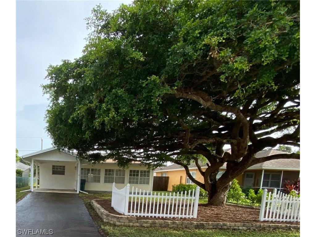 615 102nd Avenue N Naples FL 34108 223051853 image1