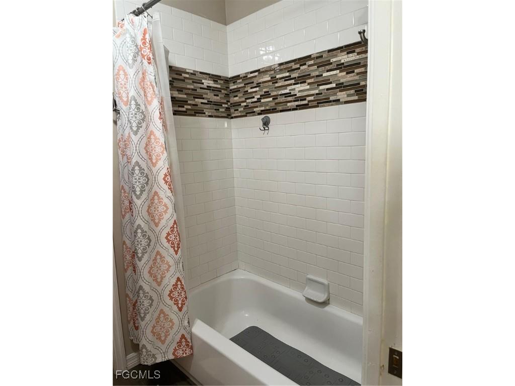 6156 Lake Front Drive Fort Myers FL 33908 2025014769 image13