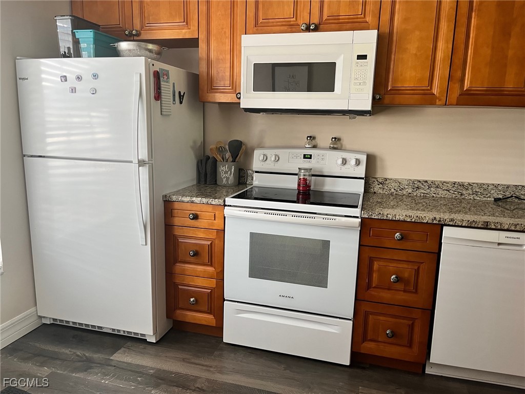 6156 Lake Front Drive Fort Myers FL 33908 2025014769 image3