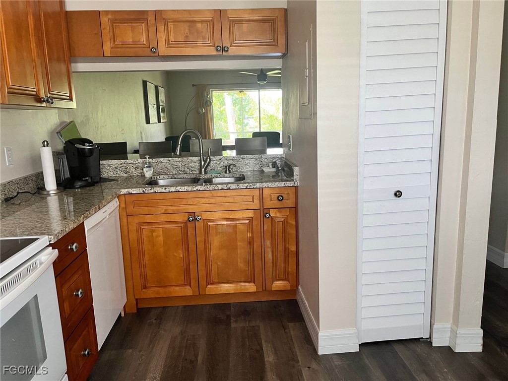 6156 Lake Front Drive Fort Myers FL 33908 2025014769 image4