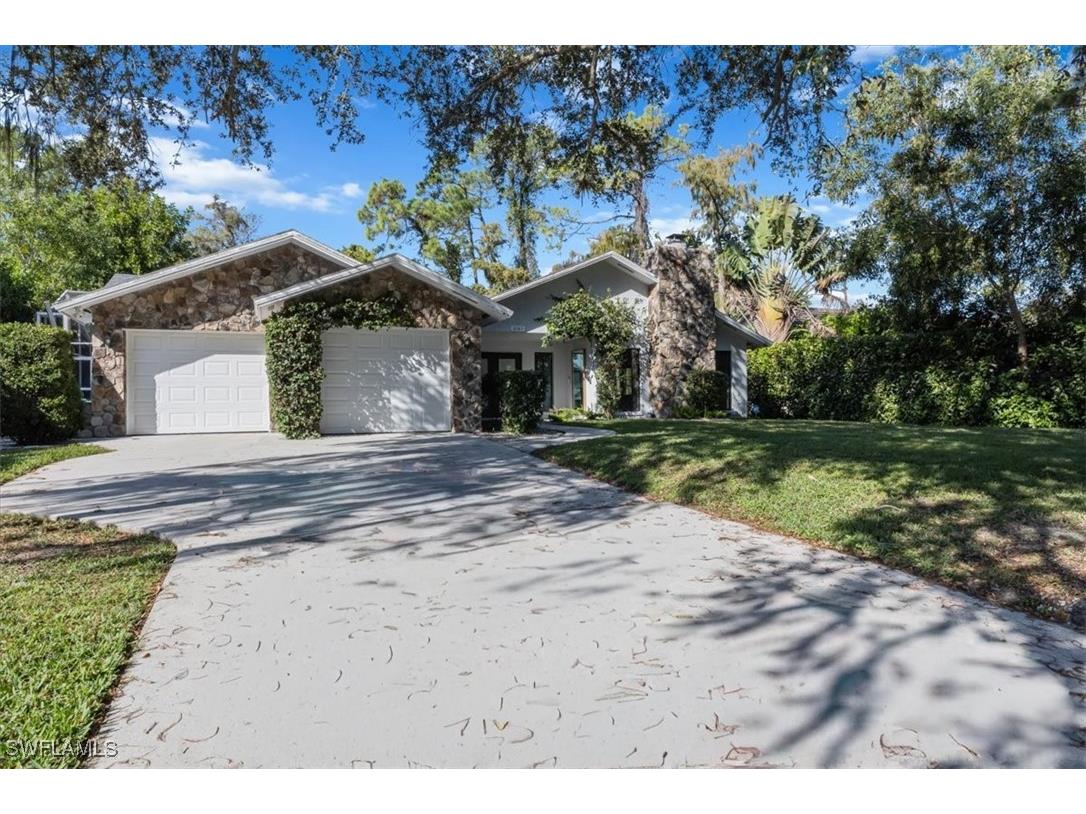 6161 Waxmyrtle Way Naples FL 34109 225083465 image1