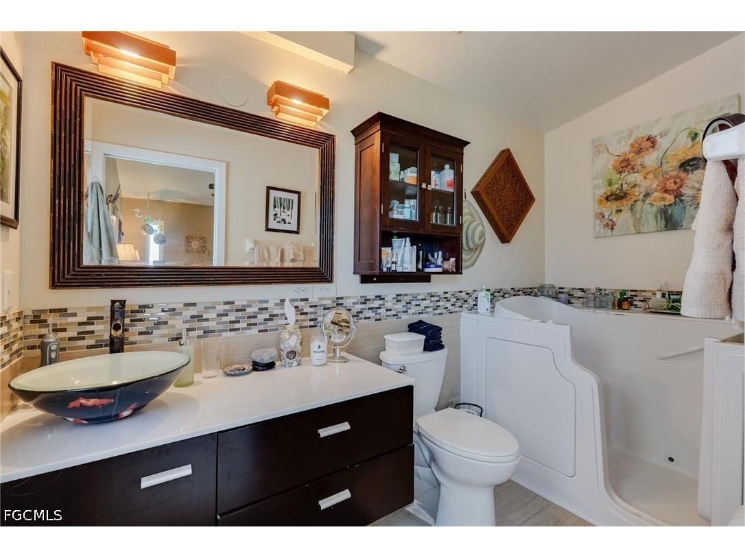 617 SW 9th Avenue Cape Coral FL 33991 2026018416 image15
