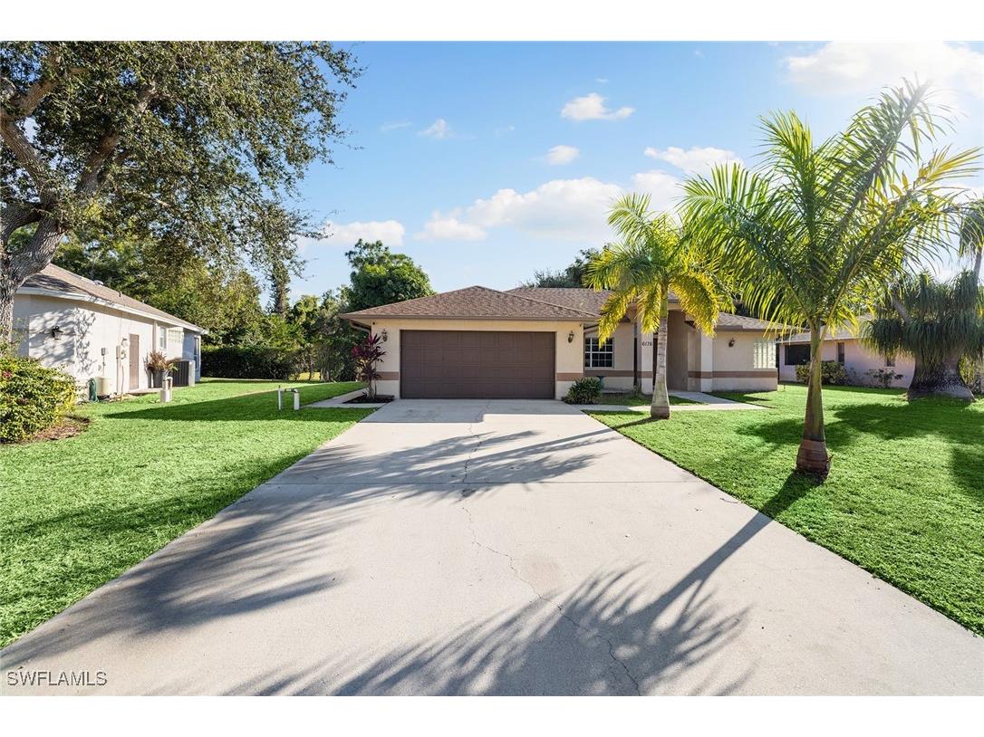 6176 Woodstone Drive Naples FL 34112 225080305 image1