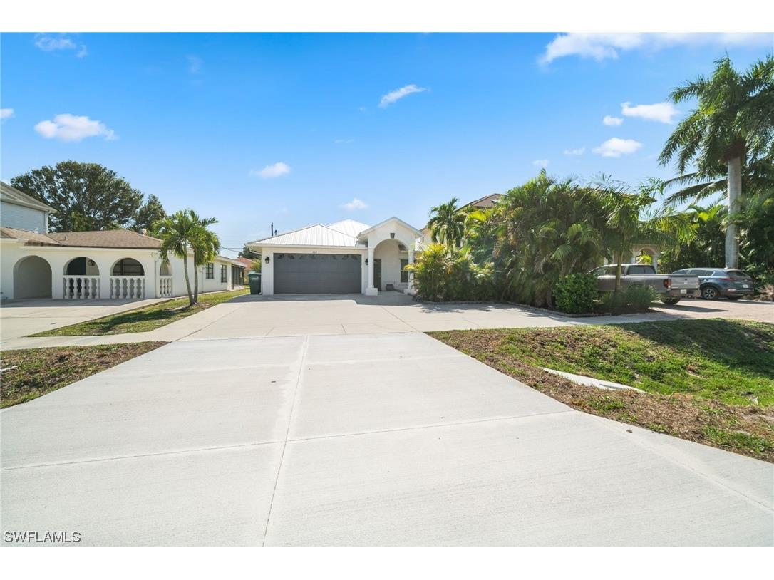 618 111th Avenue N Naples FL 34108 223072953 image1